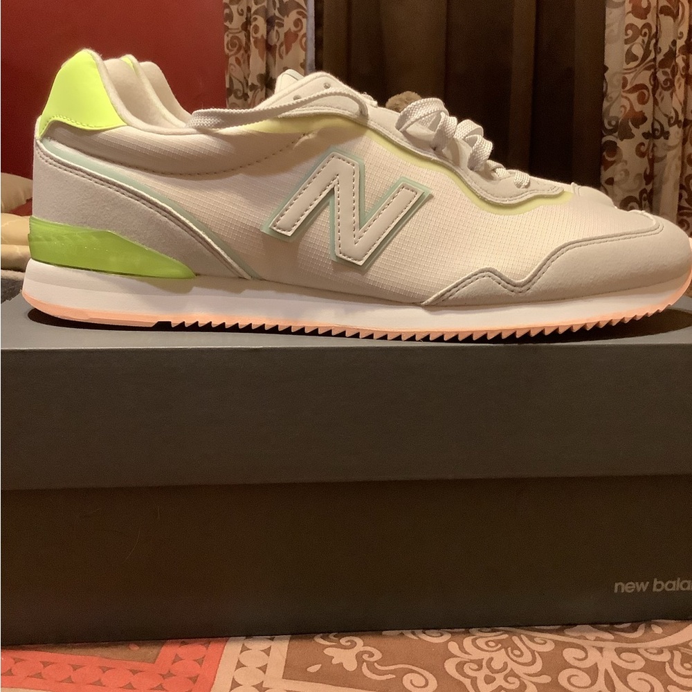 New Blance Sola sleek tennis shoe MULTICOLOR